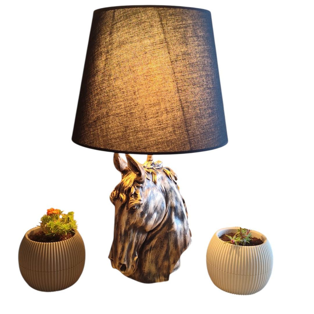 Дизайнерски Абажур С Бюст На Кон