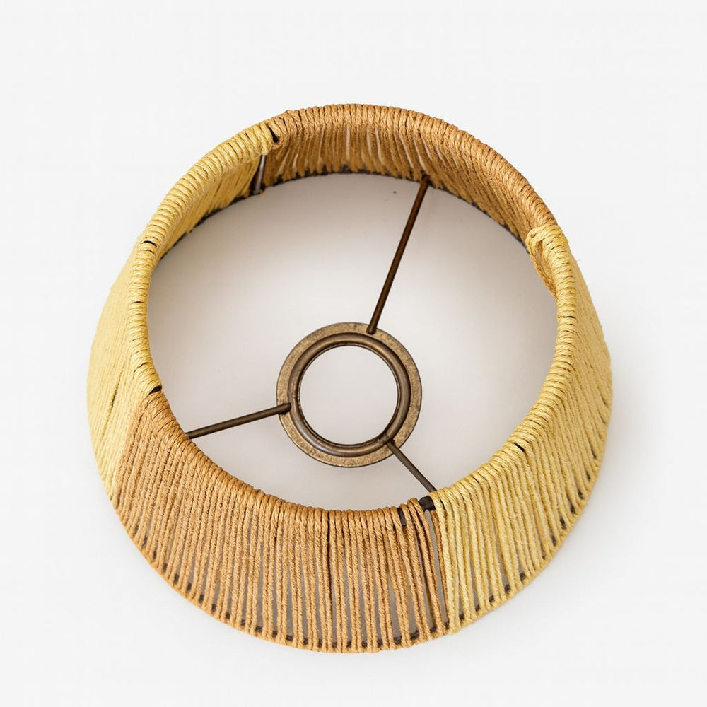 БохоТрип Мини – Ръчно плетена ратанова настолна лампа