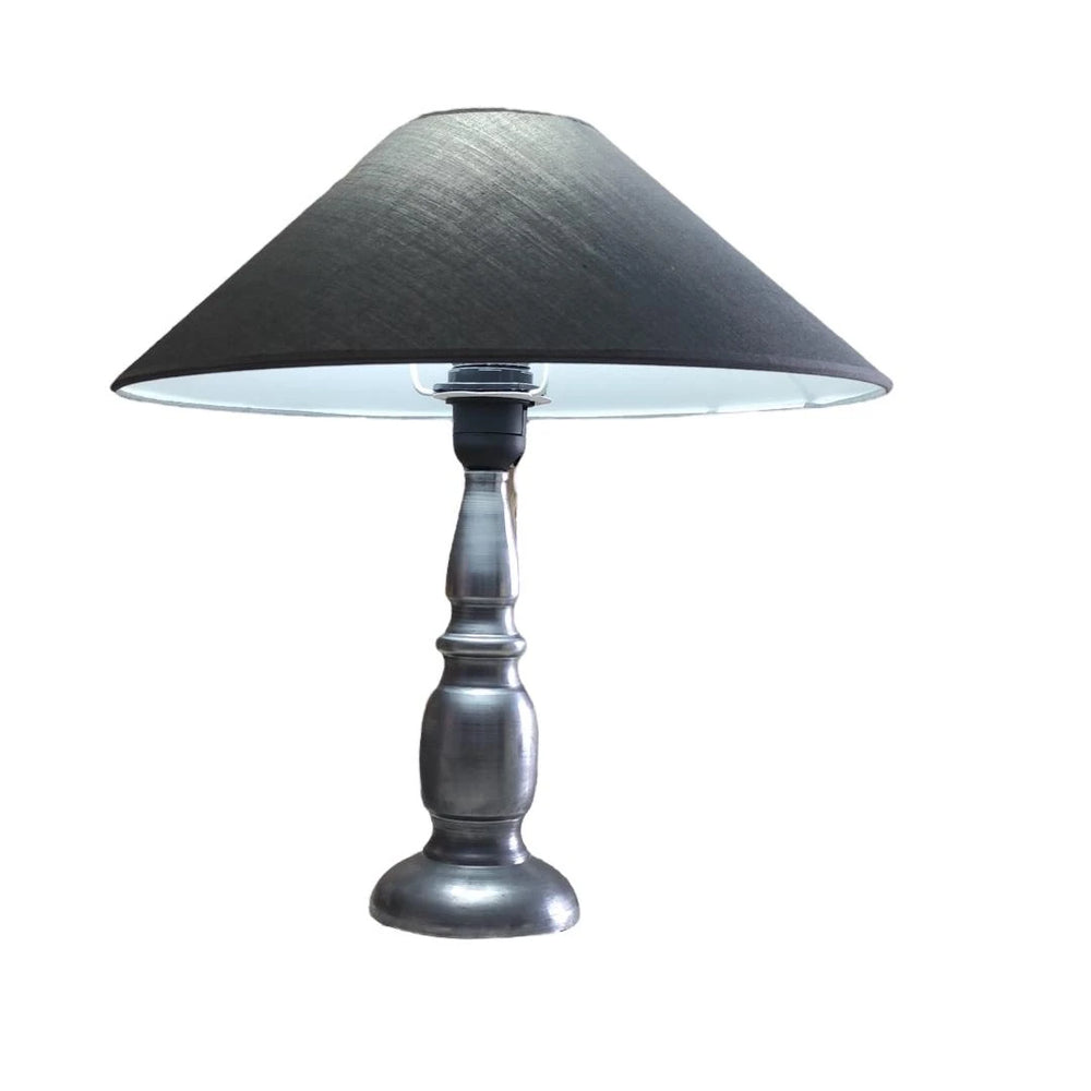 Метална настолна лампа